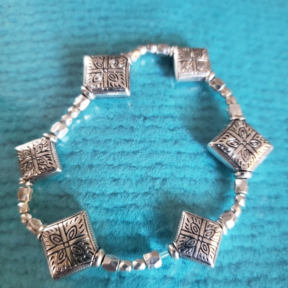Bracelet Silvertone Stretch Pullon